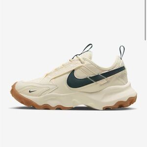 Nike Cream and Dark Green Athletic Shoes